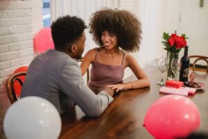 3 Decorations for A Romantic Surprise Dinner Date with Your Better Half